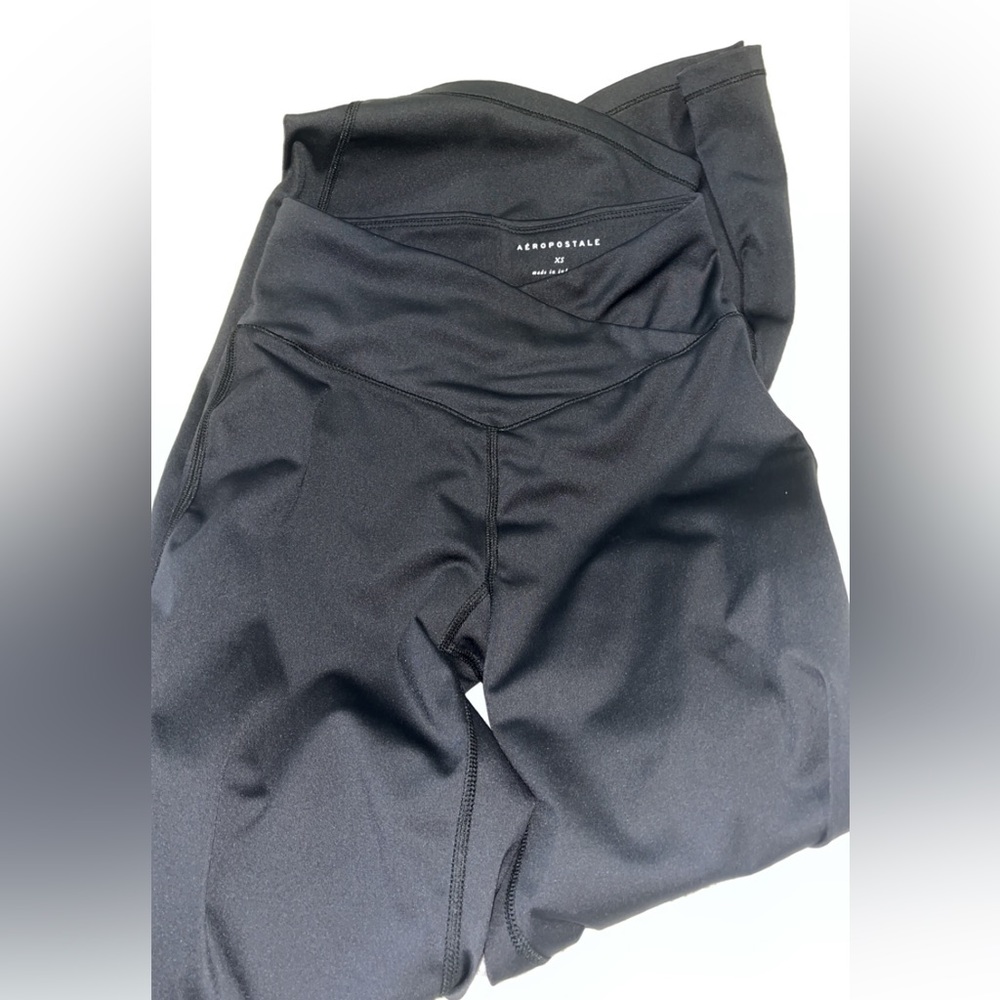 aero leggings size extra small v cut